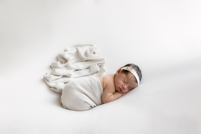 Newbornsessie vy - Nebwornfotograaf _ hamontfotografie - Babyfotografie - Babyfotoshoot - babyfotograaf - studiofotograaf - fotograaf best - fotograaf eindhoven